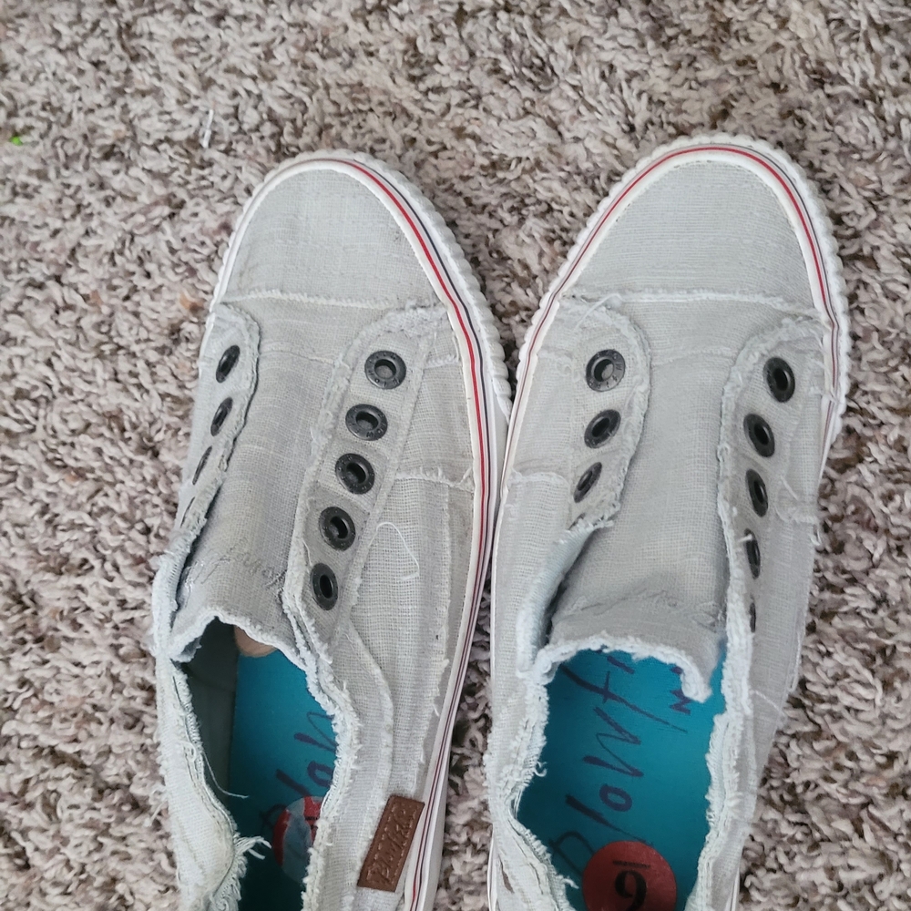 Blowfish Light Gray Frayed Slip-On Shoes 6
